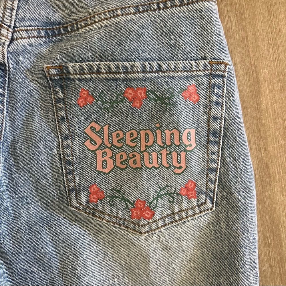 Disney Sleeping Beauty Three Good Fairies Mom Jeans Women’s 5 Disney Princess - Picture 4 of 6